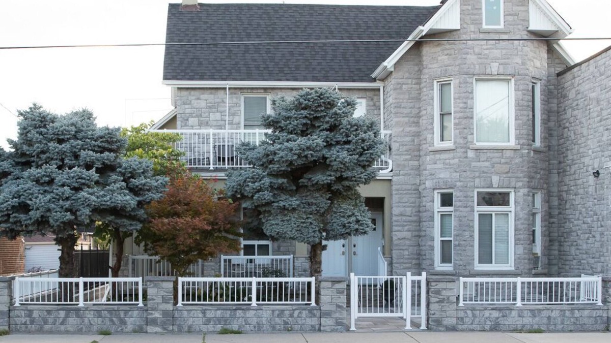 Brookhaven House | TWO BEDROOM EXECUTIVE VACATION HOME