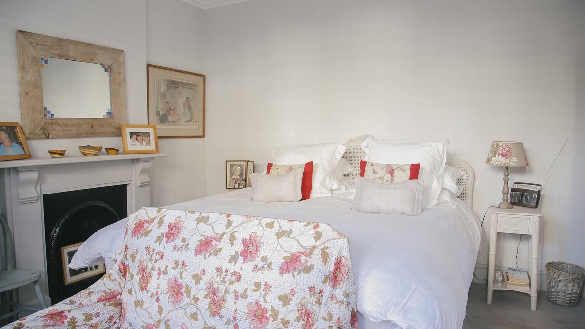 Town Apartment | Two bedroom garden flat in Fulham close to transport and shops.