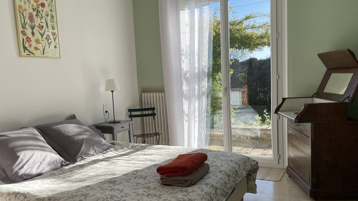 Quartier des Espesses Cottage | Two-bedroom gîte with terrace and swimming pool