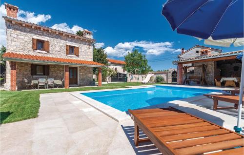 Divsici House | Two-Bedroom Holiday Home In Divsici