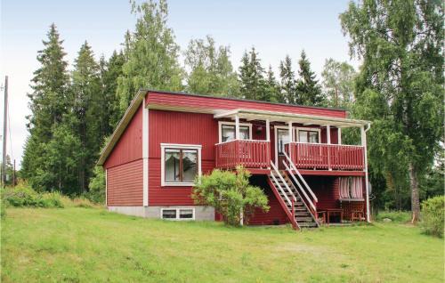 Vaxjo Municipality House | Two-Bedroom Holiday Home In Rottne