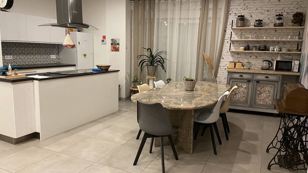Creutzwald House | Two-bedroom house with terrace and direct lake access