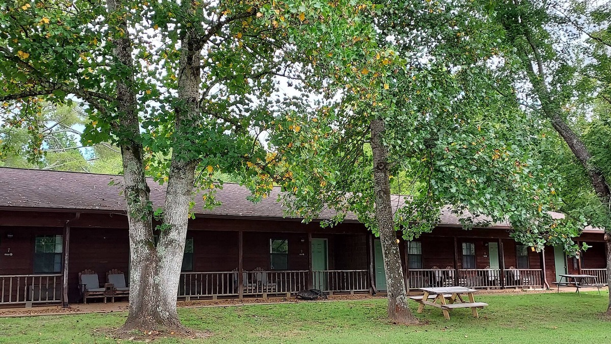 Spring City Hotel | Two Bedroom Lodge Room