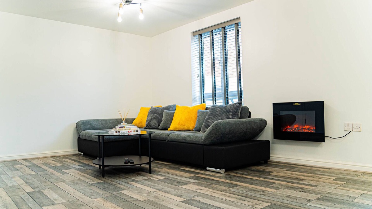 Abbey Wood Apartment | TWO BEDROOM LUXURY GROUND FLOOR APARTMENT.