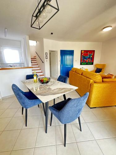 Universal Apartment | Two Bedroom Marsefino Amazing Townhouse-Apartment