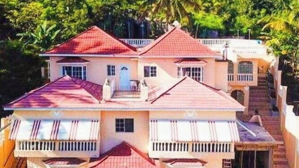 Mandeville House | Two bedroom, One bath Apartment