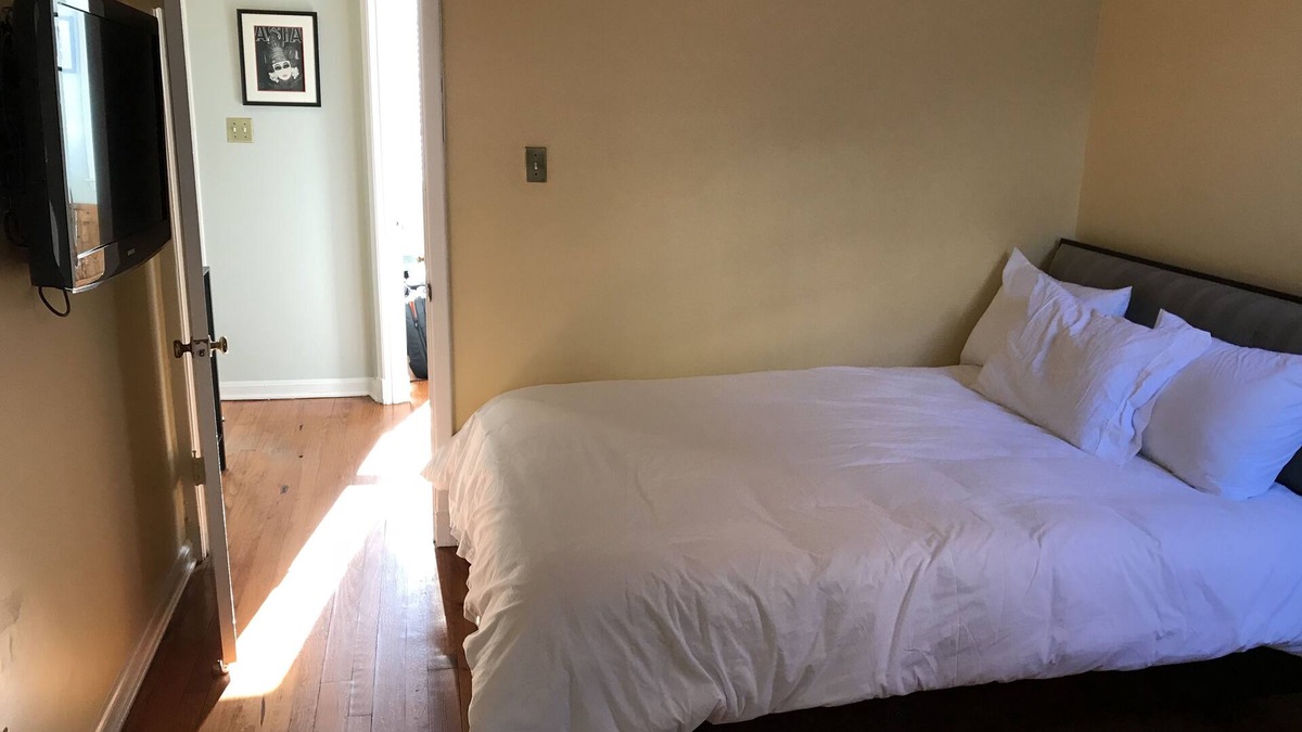 Foggy Bottom House | Two bedroom row house in Foggy Bottom — perfect for George Washington students
