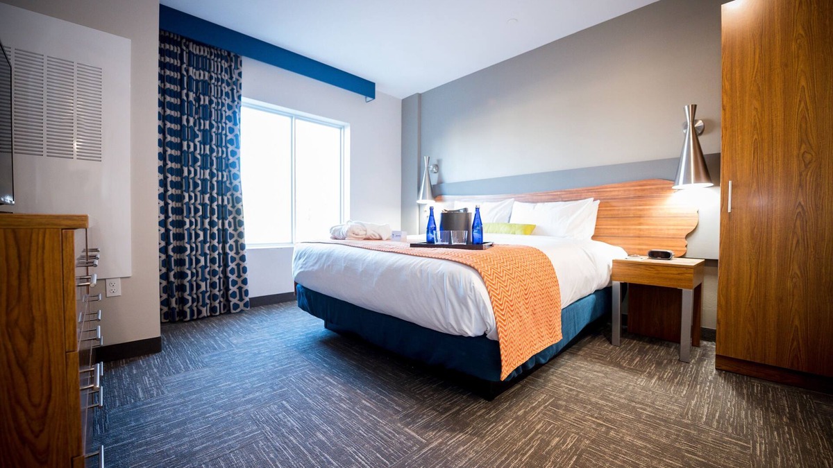 Circleville Resort | Two Bedroom Suite with 2 Queens & 1 King Balcony at The Kartrite Resort!