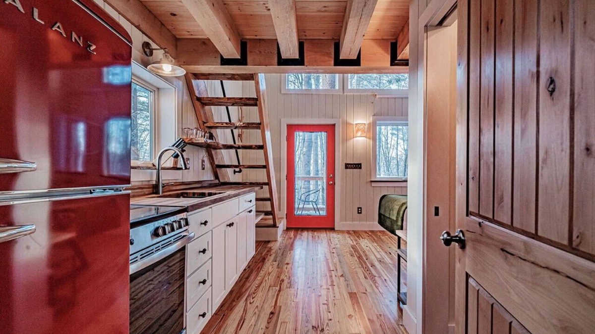 Springvale Cabin | Two bedroom treehouse in United States of America, Sanford