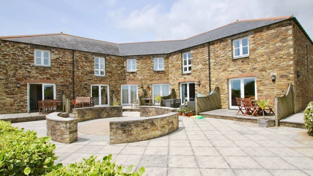 Gorran House | Two Bedroomed Holiday Cottage With Sea Views just one mile from the beach