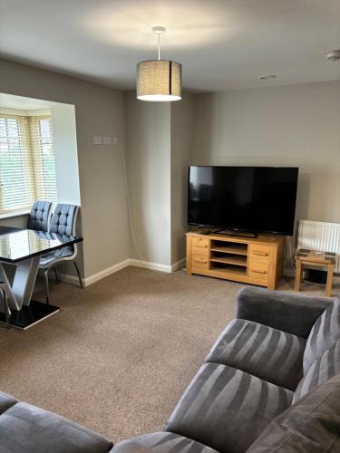 Rugby Apartment | Two Bedrooms Two Bathrooms and Private Parking Rugby