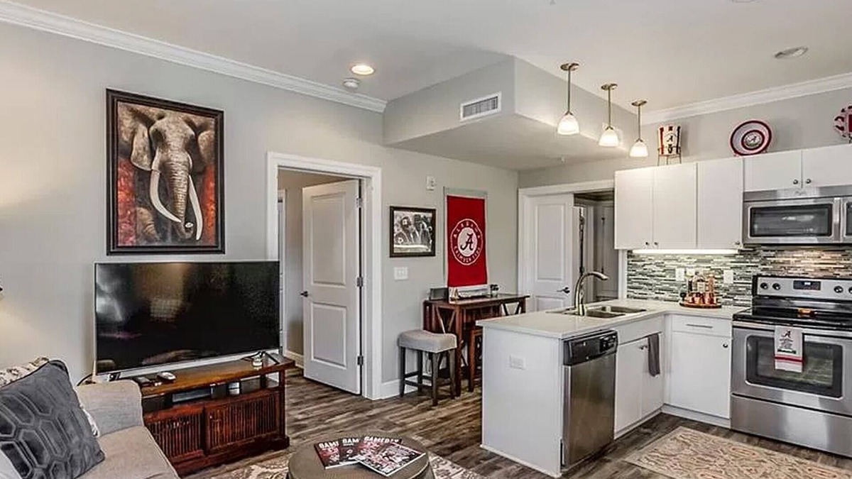 Tuscaloosa Condo | Two Blocks from Bryant-Denny Stadium @ Twelve!