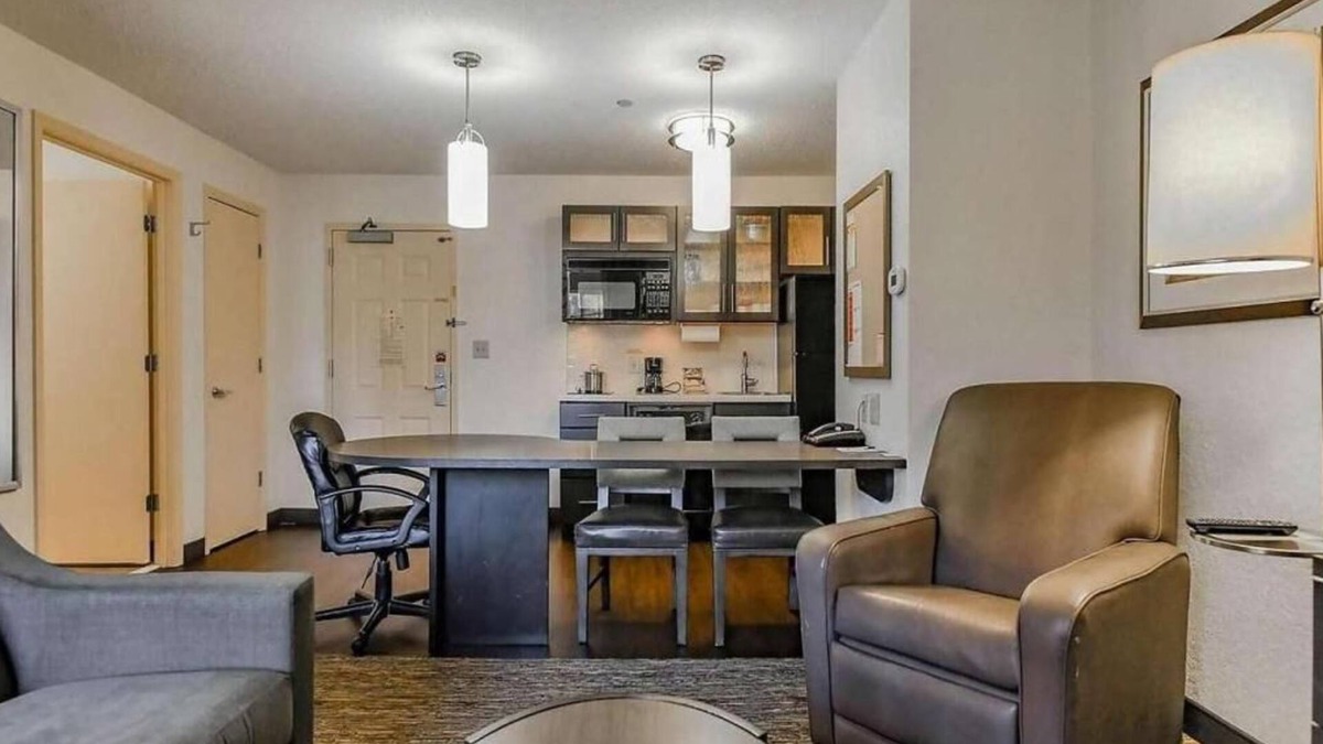 Schiller Park Hotel | TWO Comfortable 1BR Suites With Kitchens, Short Drive to Kohl Children's Museum!