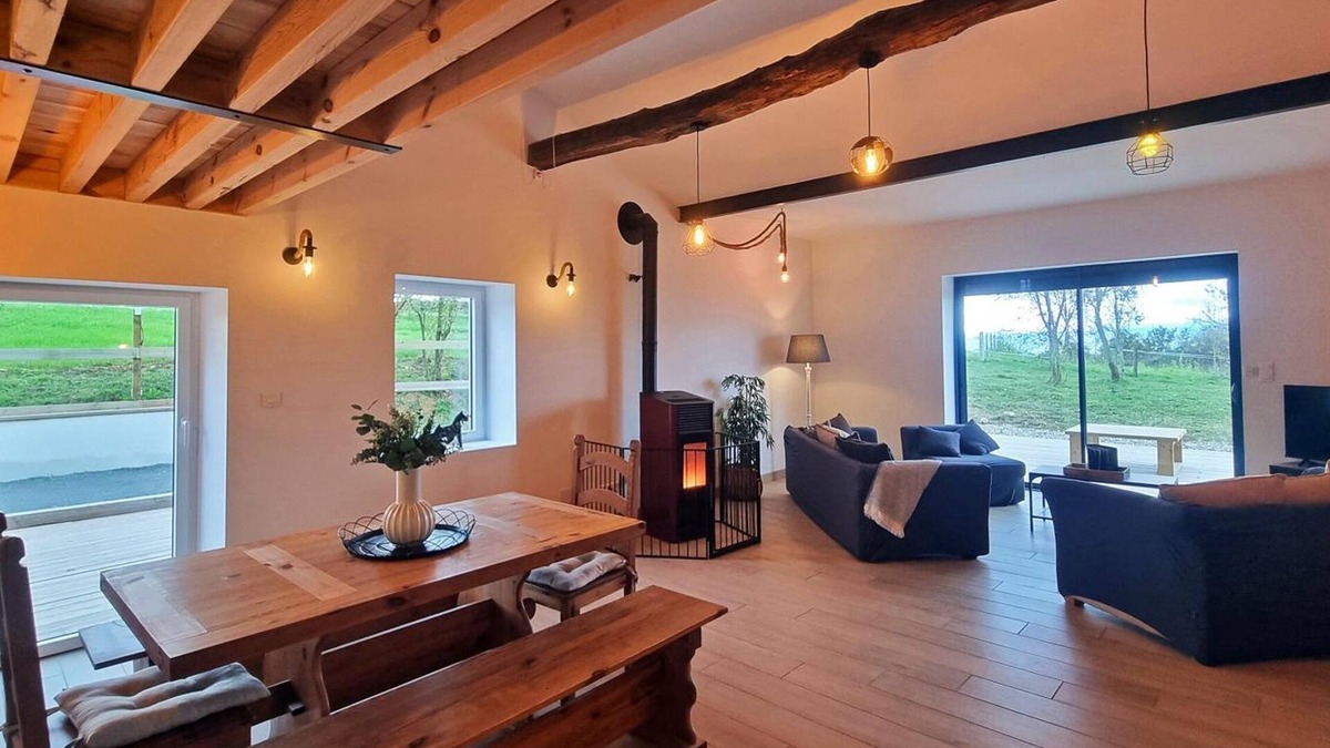 Pouilly-les-Feurs Cottage | Two Cozy Lodgings with Wifi and Pets Allowed