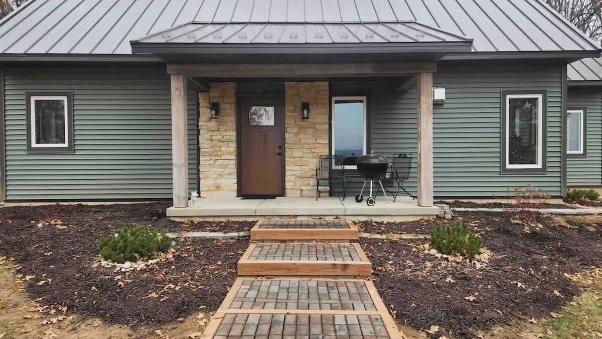 Lyndon Station Cabin | Two Crows Cabin Summa