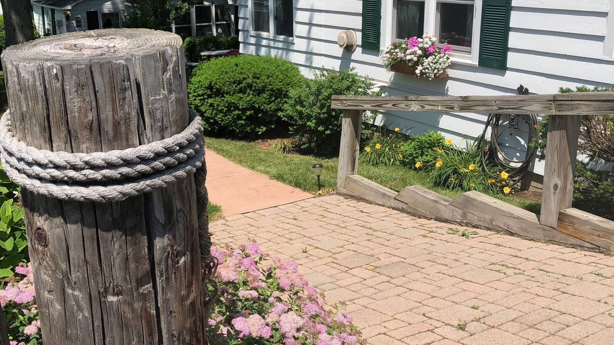 Canandaigua Cottage | Two Darling Finger Lakes Region Cottages On The Shores of Canandaigua Lake Ny.