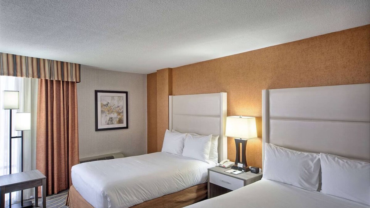 South Portland Hotel | Two Family Ready Room | Free Breakfast and Parking | Free Airport Shuttle