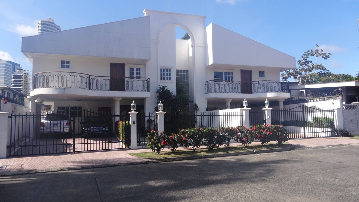 Panama City House | Two Floors Duplex in the middle of Panama City.