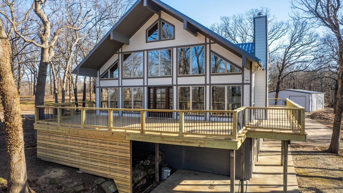 Bixby House | Two Homes on 160 Acres | Stocked Lakes | Firepit | Trails | 30 Minutes to Tulsa