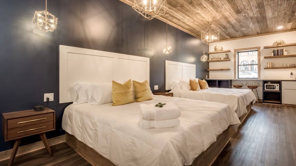 Prescott Hotel | Two King Beds, One Epic Girls’ Trip