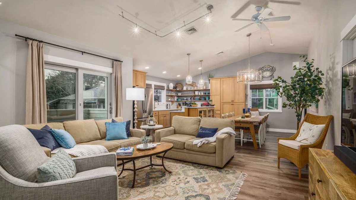 Manzanita House | Two King Suites, Ocean Views & Upscale Touches in Downtown Manzanita