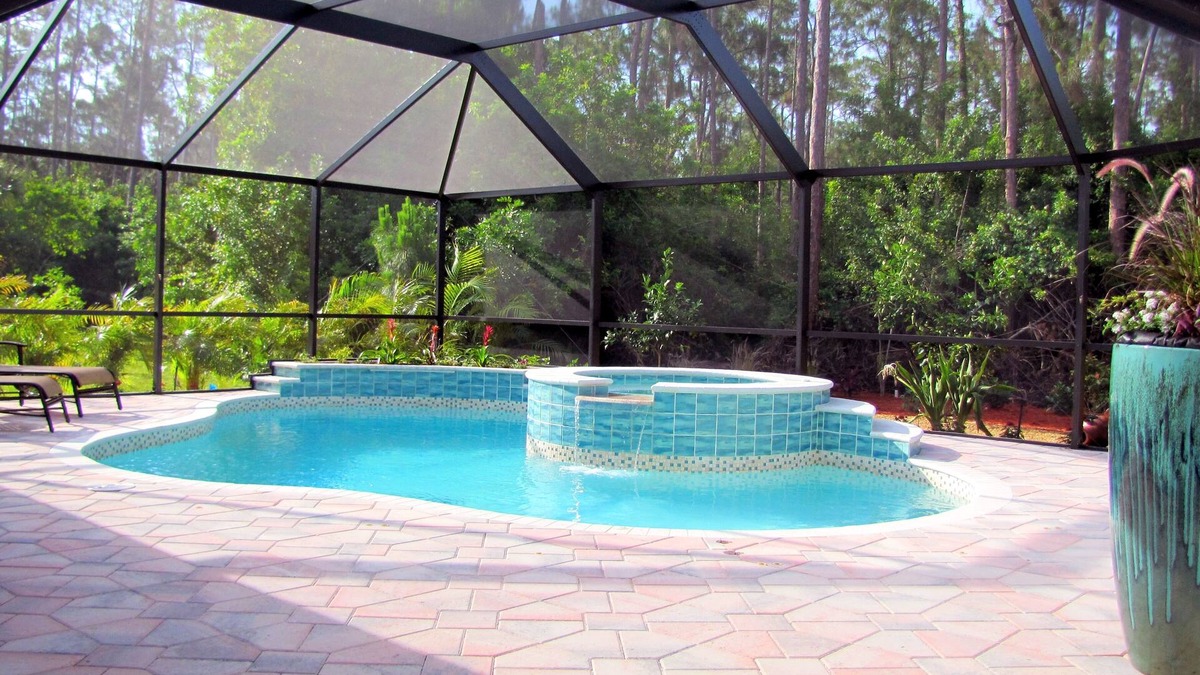 Crown Pointe House | TWO MASTER SUITES Heated Pool+Spa BEACH Home Private Comm IN NAPLES, Walk to