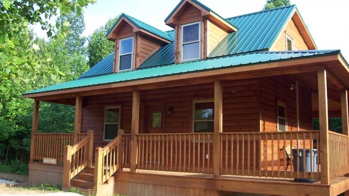 Mammoth Cave Cabin | Two miles from Mammoth Cave National Park, 1300 sq ft cabin, hot tub, disc golf