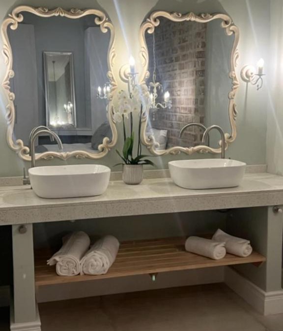 Rondebosch House | Two on Milner - ARUM COTTAGE - Stylish open-plan Guesthouse in Rondebosch