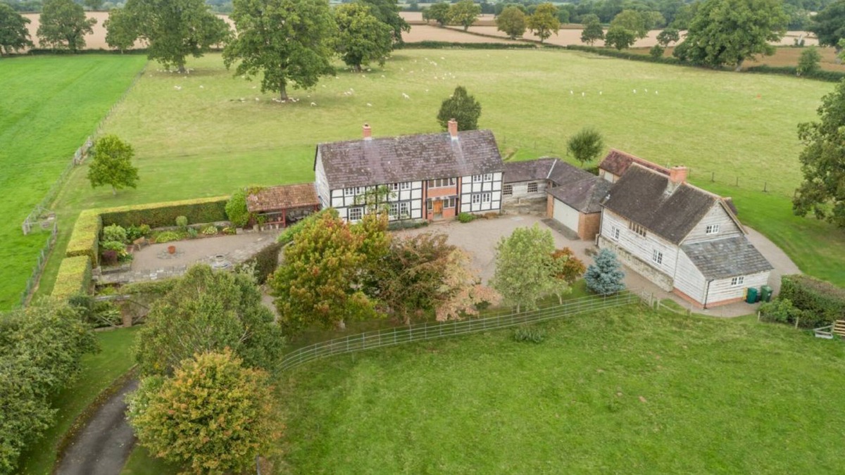 Pembridge House | Two properties next door to each other with a games room, hot tub and bicycles