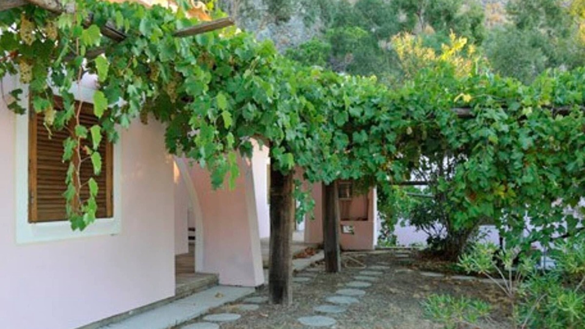 Copanello Apartment | TWO-ROOM APARTMENT CAPRICORNO/TORO - CAMINIA
