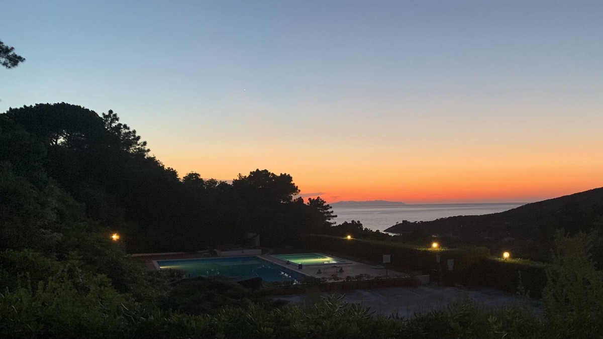 Procchio Apartment | two-room apartment in a residence with swimming pool 600 meters from the procchio beach