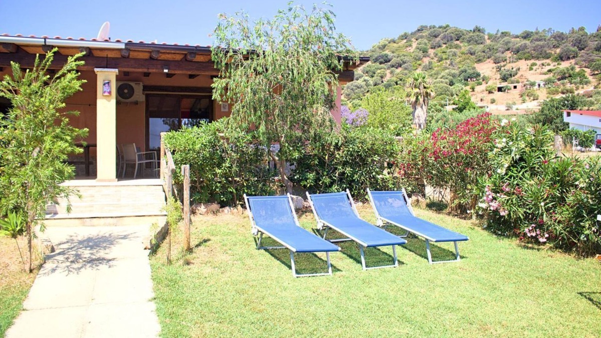 Cardedu Apartment | Two-room apartment with private veranda by the sea (1000 metres)