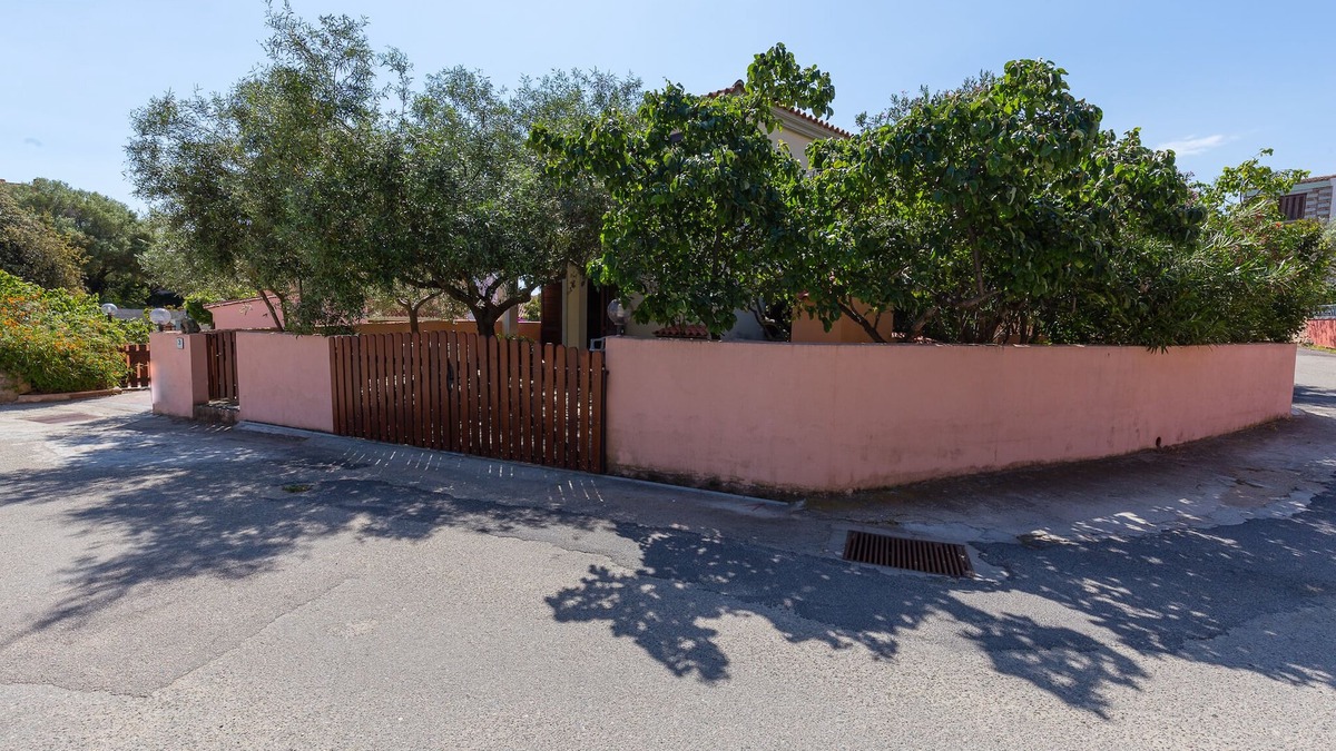 Agrustos House | Two-room apartment with independent garden.