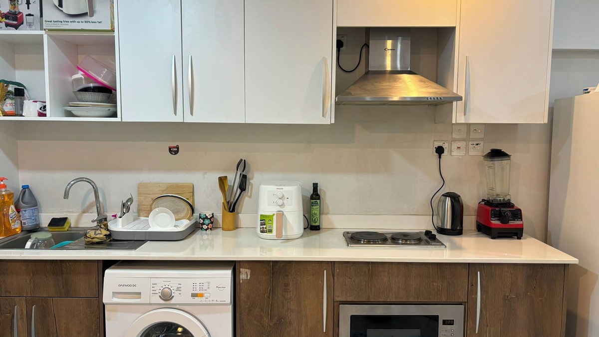 Jannusan Apartment | Two rooms flat in Seef and the guest will shared the bathroom, kitchen and hall