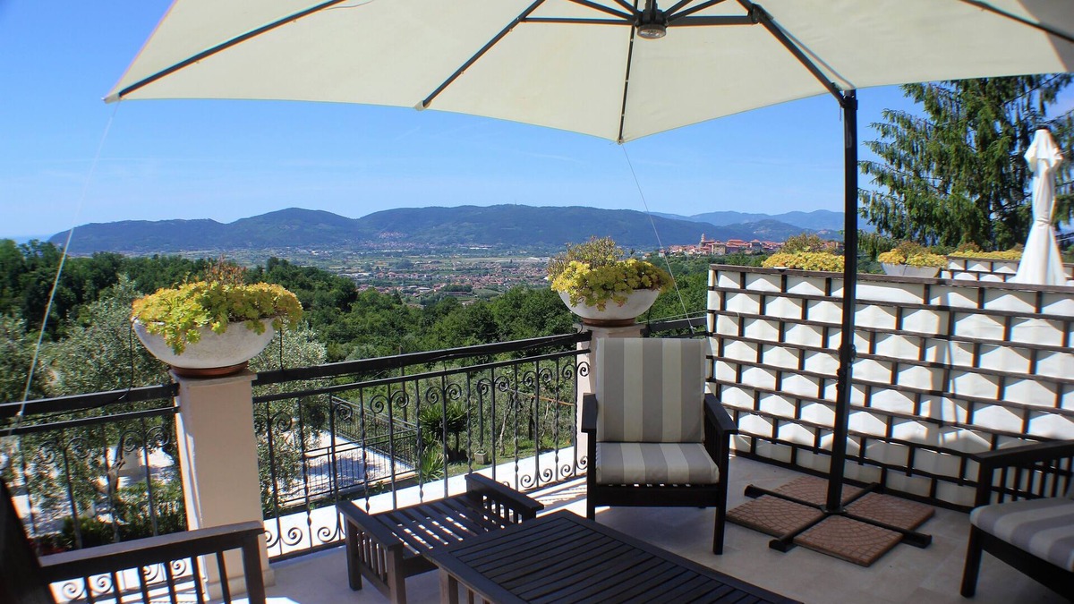 Castelnuovo Magra Apartment | Two rooms Rosa, Cristina Farm, apartment in the countryside, relaxation and excursions
