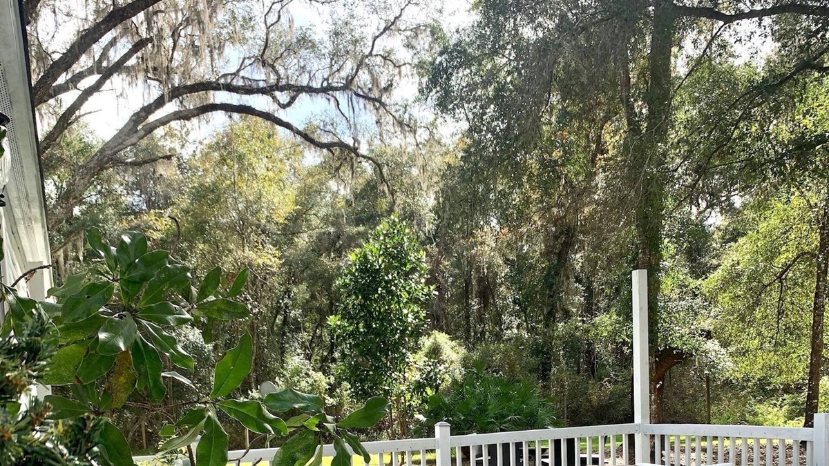 Fellowship House | Two Sisters Cottage Ocala 5 miles from WEC, 6 miles from HITS and much more