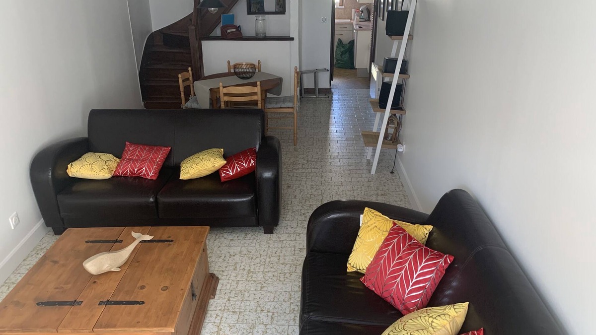 Saujon House | Two-storey house, vacations, cures and business trips