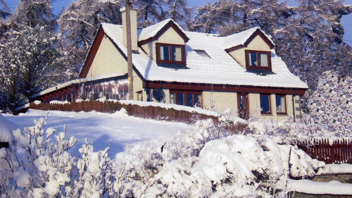 Kingussie House | Two Storey House With Fabulous Mountain Views