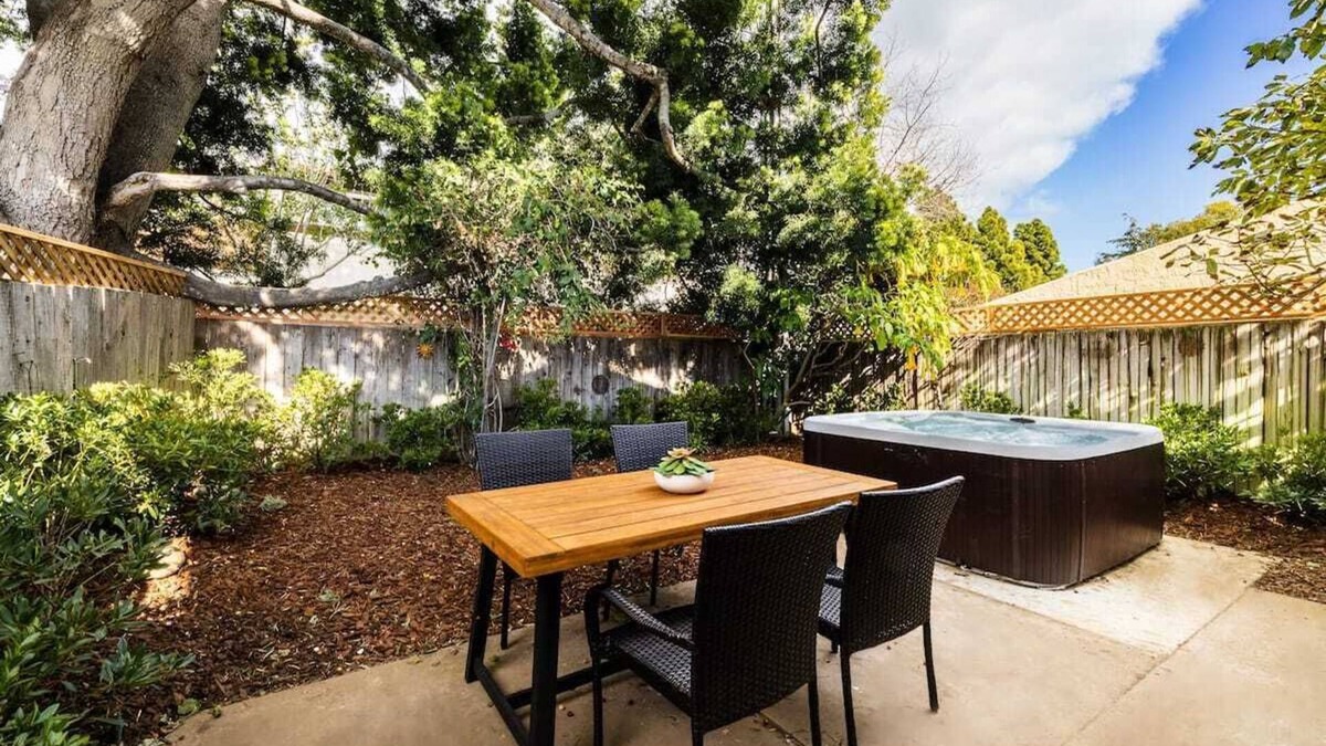 West Mesa Condo | Two Story Apartment Near Beach