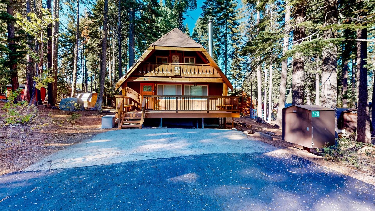 Comstock Acres Cabin | Two-story dog-friendly cabin with a wood fireplace, washer/dryer, & decks