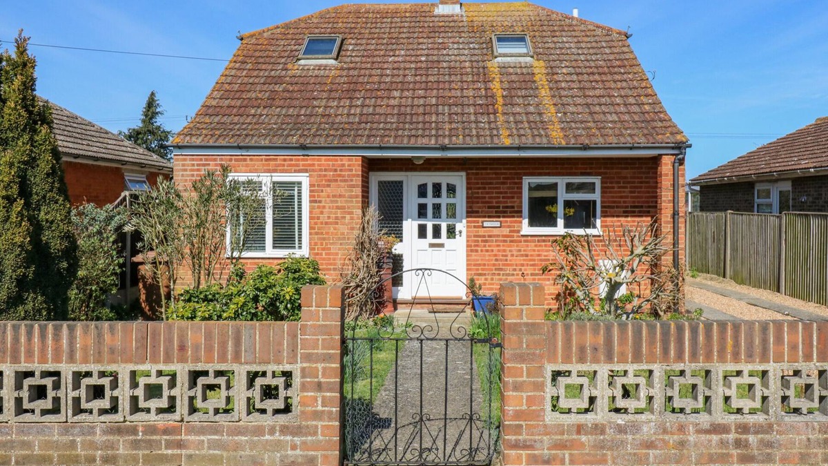 Warden House | TWYNHOLM, pet friendly, character holiday cottage in Warden