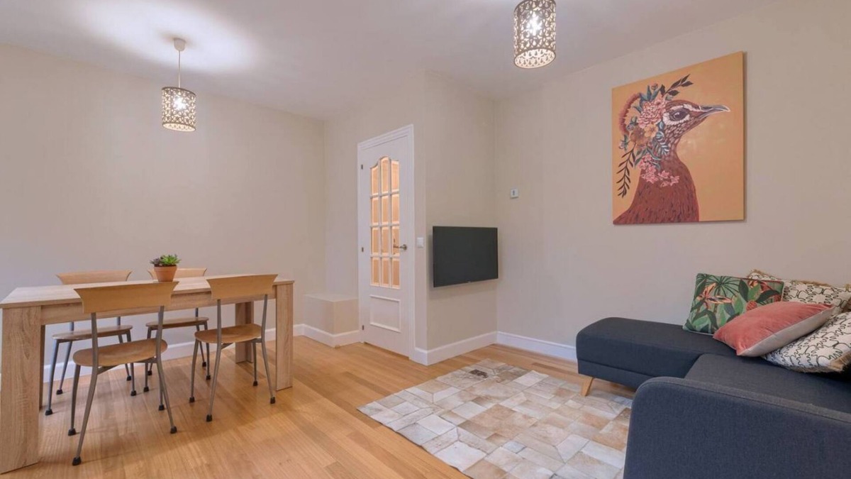 Bilbao Apartment | Txurdinaga renovated apartment with garage and wifi