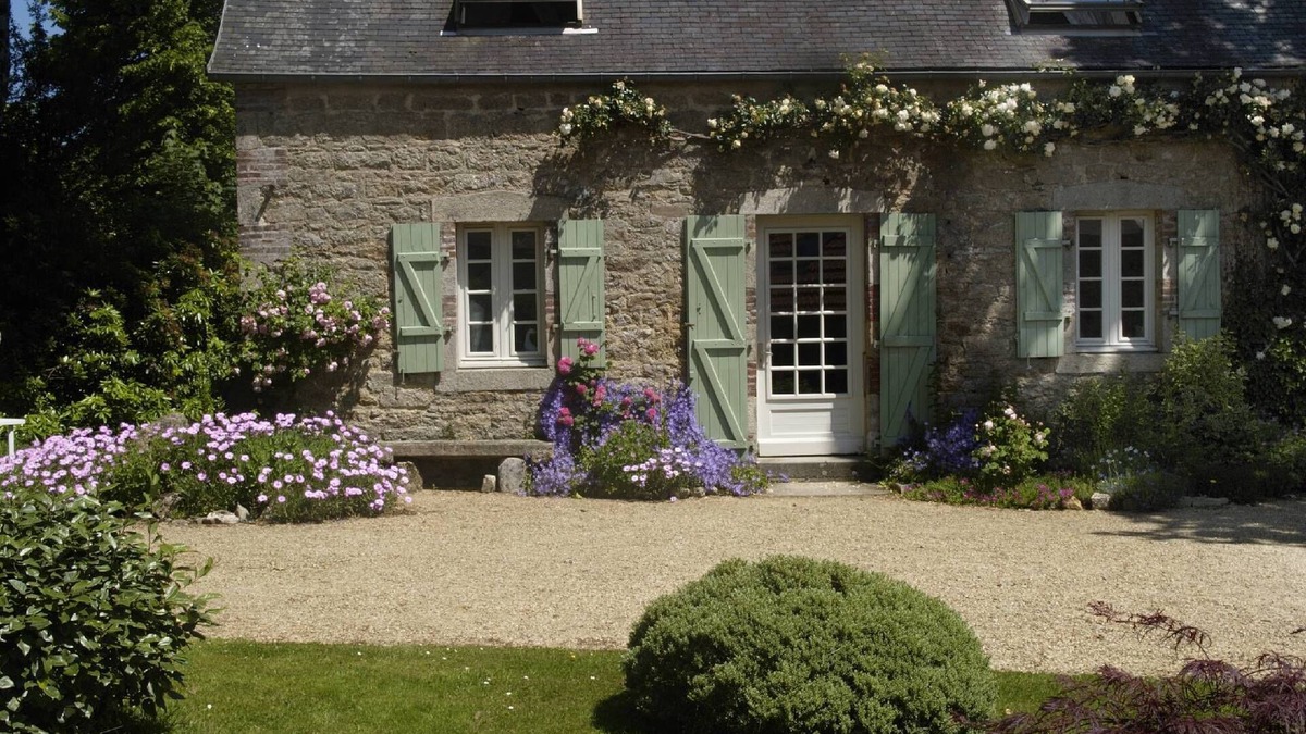 Le Cloitre-Saint-Thegonnec Cottage | Ty Ar Pennduig - Lovely restored stone cottage set in peaceful countryside