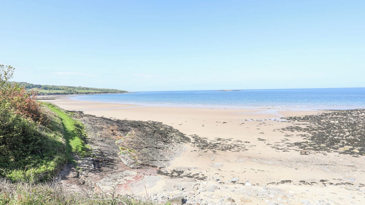 Dulas Cottage | TY ARWEN, pet friendly, with hot tub in Dulas