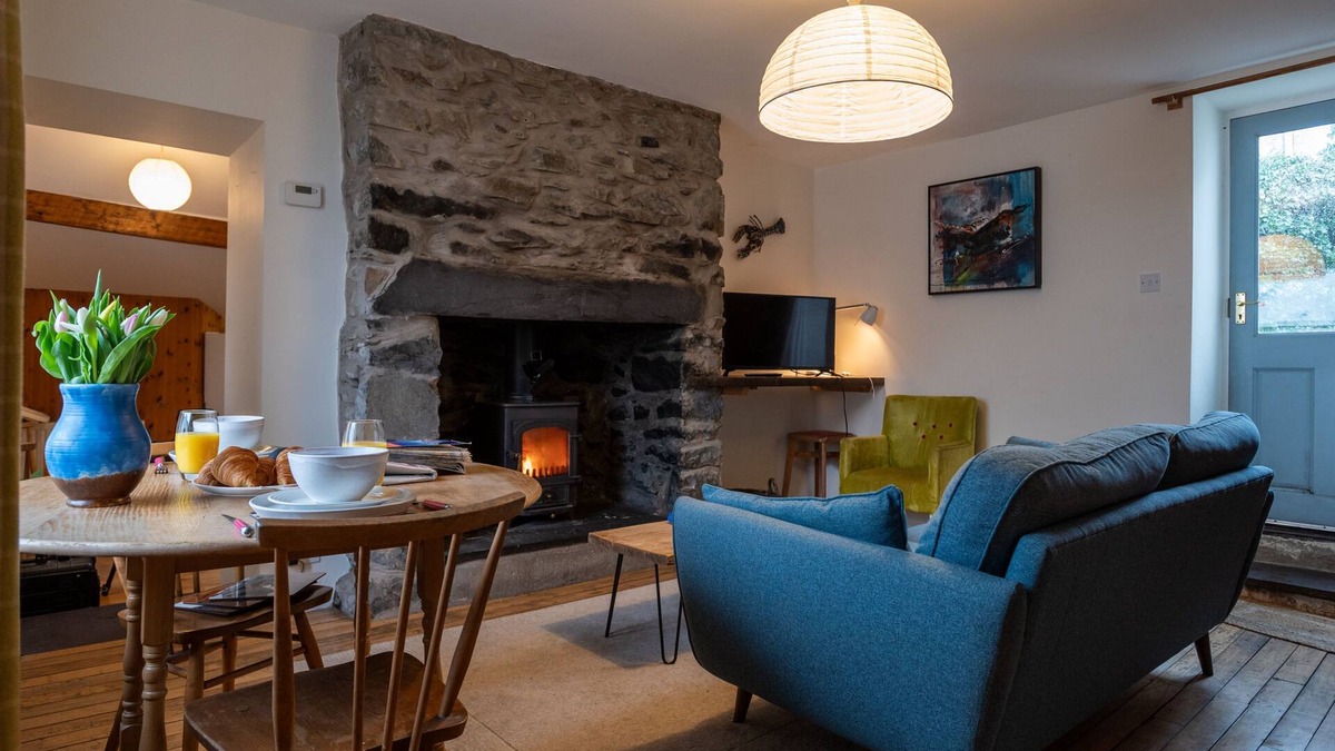 Gallt Y Foel Cottage | Ty Bach - sleeps 2 guests in 1 bedroom