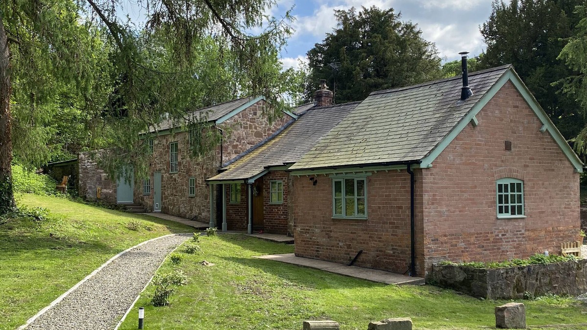 Overton-on-dee House | TY BONT, pet friendly, character holiday cottage in Overton-On-Dee