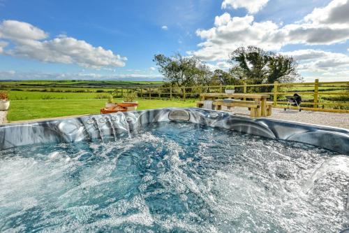 Llanerchymedd House | Ty Carmel - Carmel House