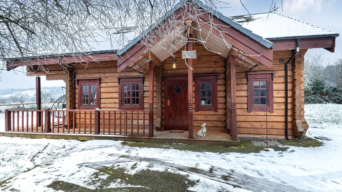 Carno Cottage | Ty Ceirios - UK42100