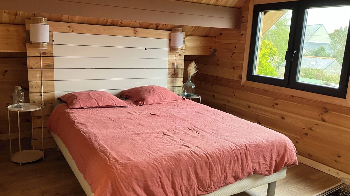 Plougrescant Ski Chalet | TY COZ PENN AR BED wooden house on the Plougrescant peninsula