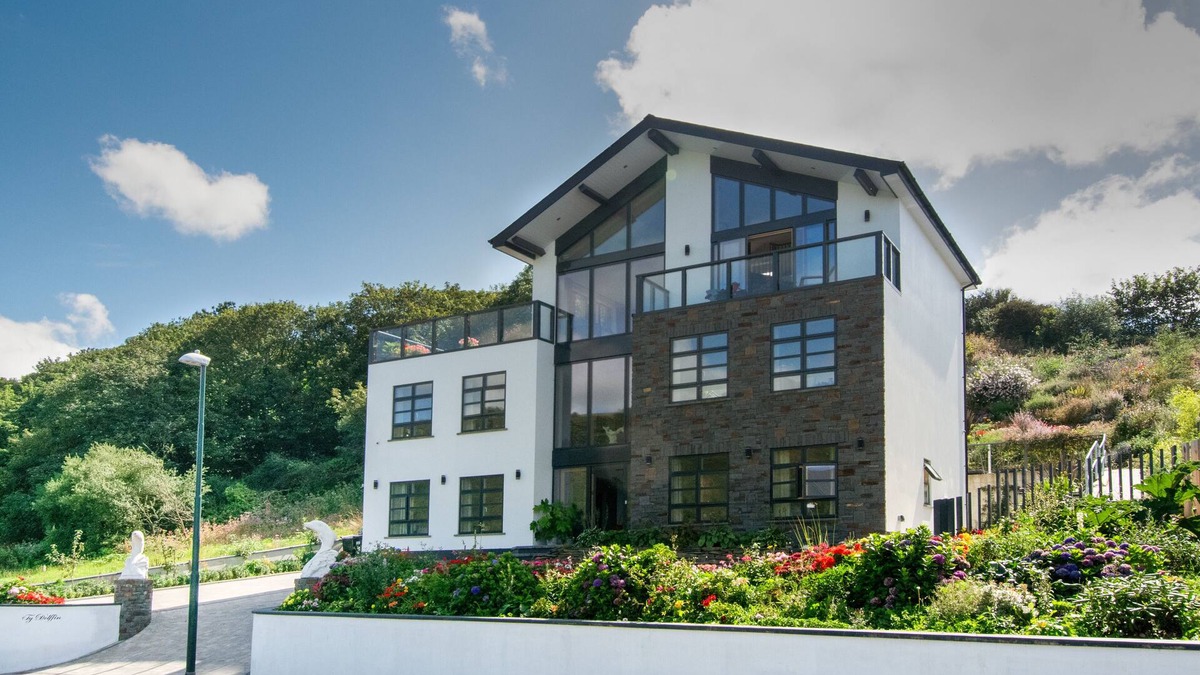 Tan-y-groes House | Ty Dolffin - Five Bedroom House, Sleeps 12